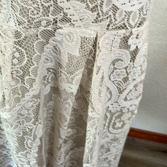 Liz Claiborne Elegant Lace Dress in Cream - Picture 6 of 9